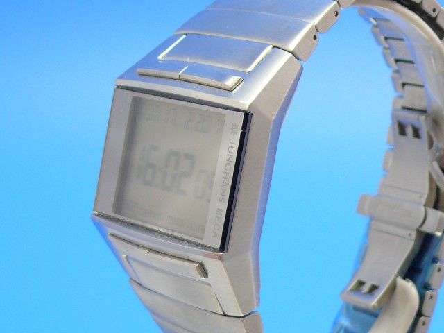 Junghans Mega 1000 Funkuhr Avantgrade