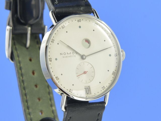 NOMOS Metro Gangreserve