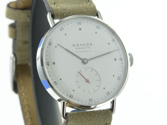 NOMOS Metro Neomatik