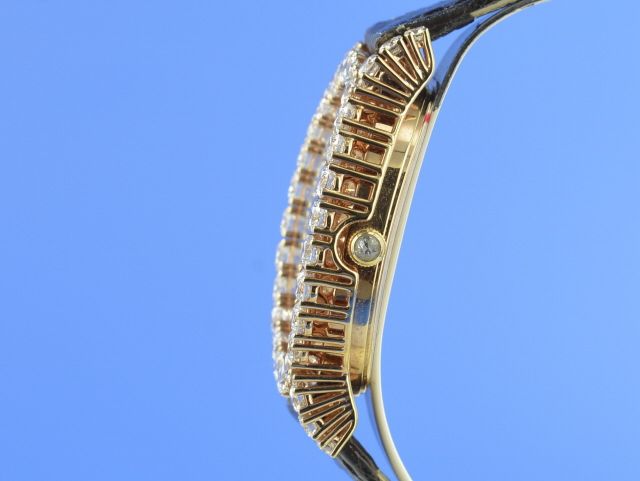 Chopard LHeure du Diamant Oval Medium