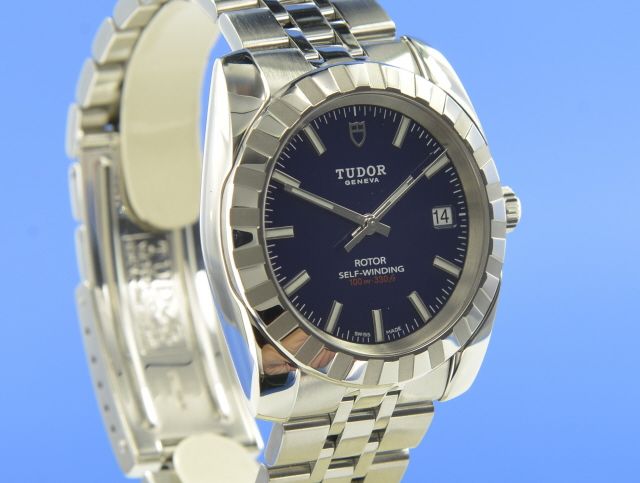 Tudor Classic Date