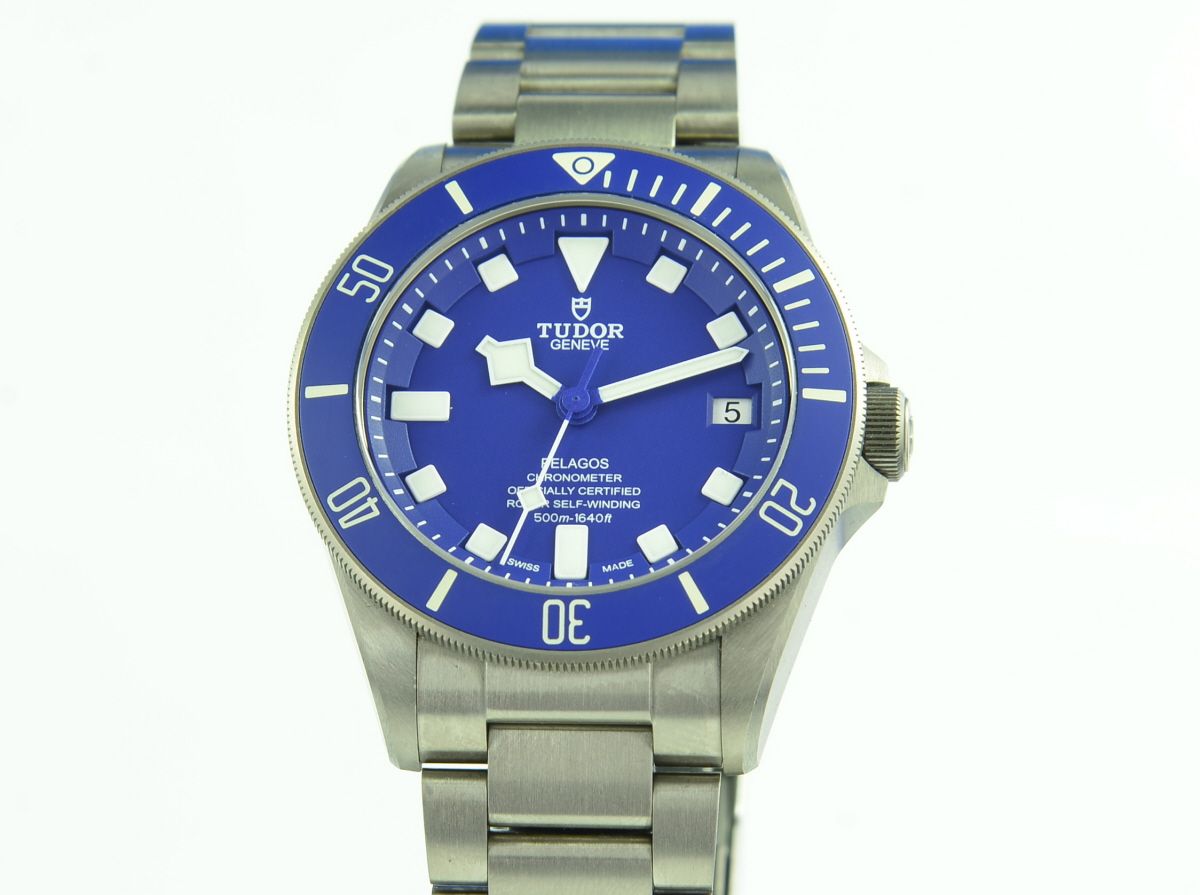 TUDOR Pelagos blaues Zifferblatt Herrenuhr Titan Armband
