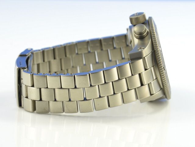 Fortis B-42 Titanium Carbon Dial Chronograph