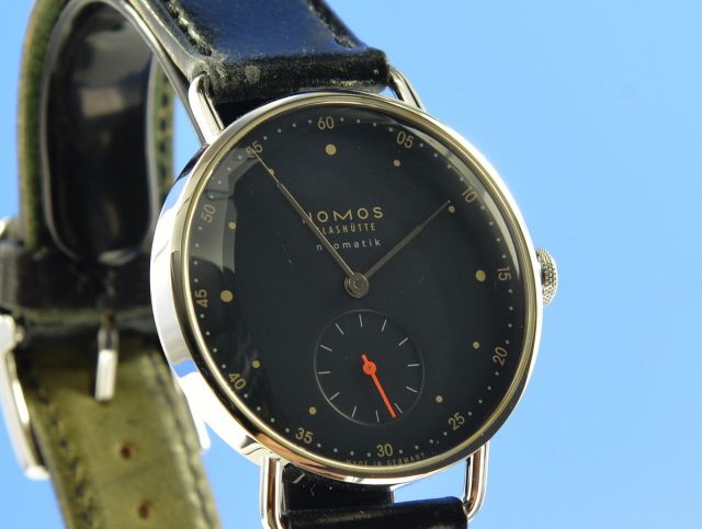 Nomos Metro Neomatik 35