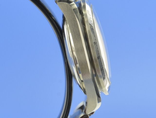 Omega Speedmaster Date Chronograph