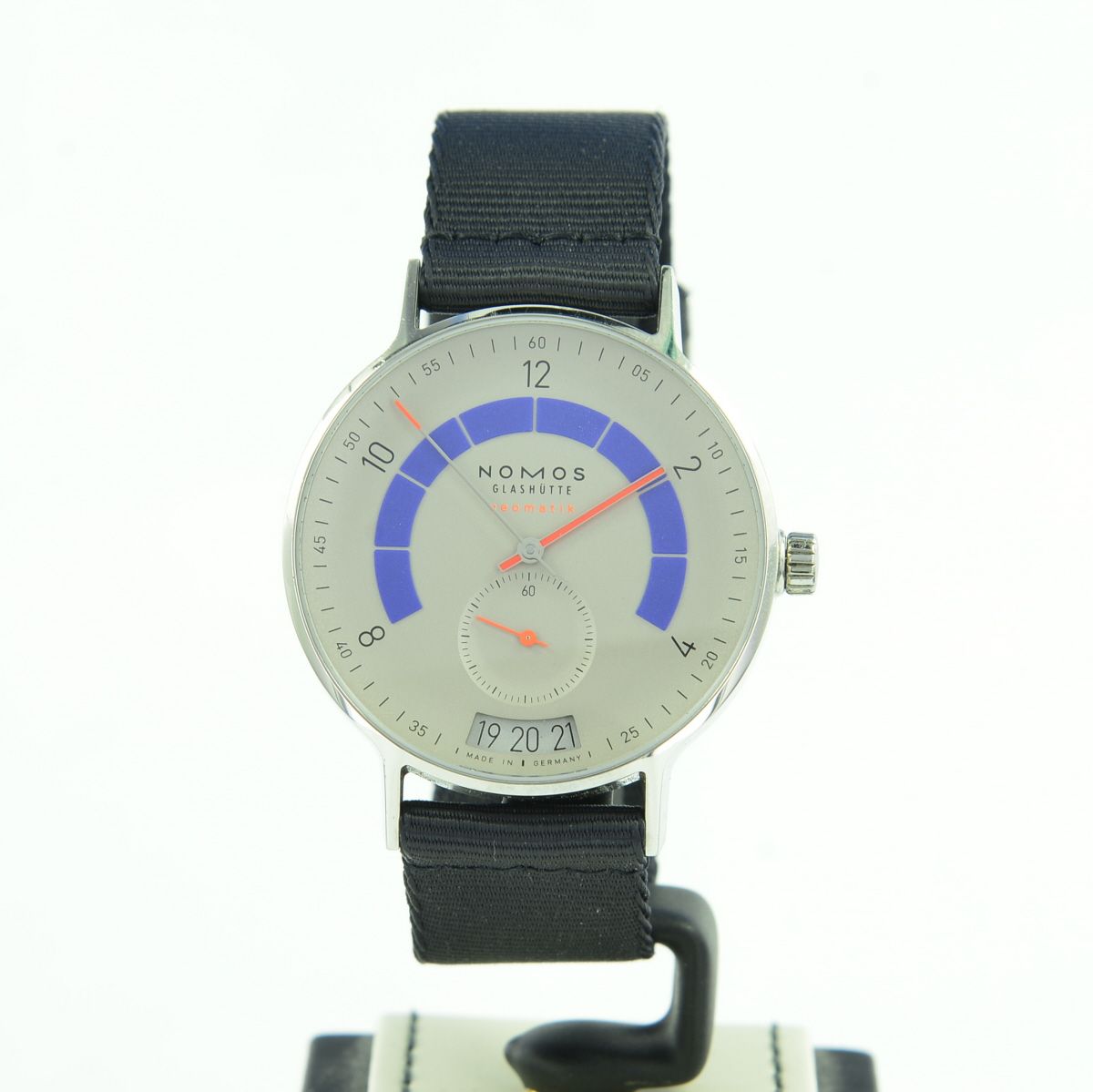 Nomos Autobahn neomatik 41 Datum