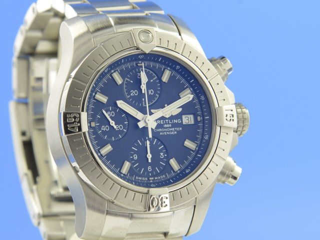 Breitling Avenger Chronograph 43