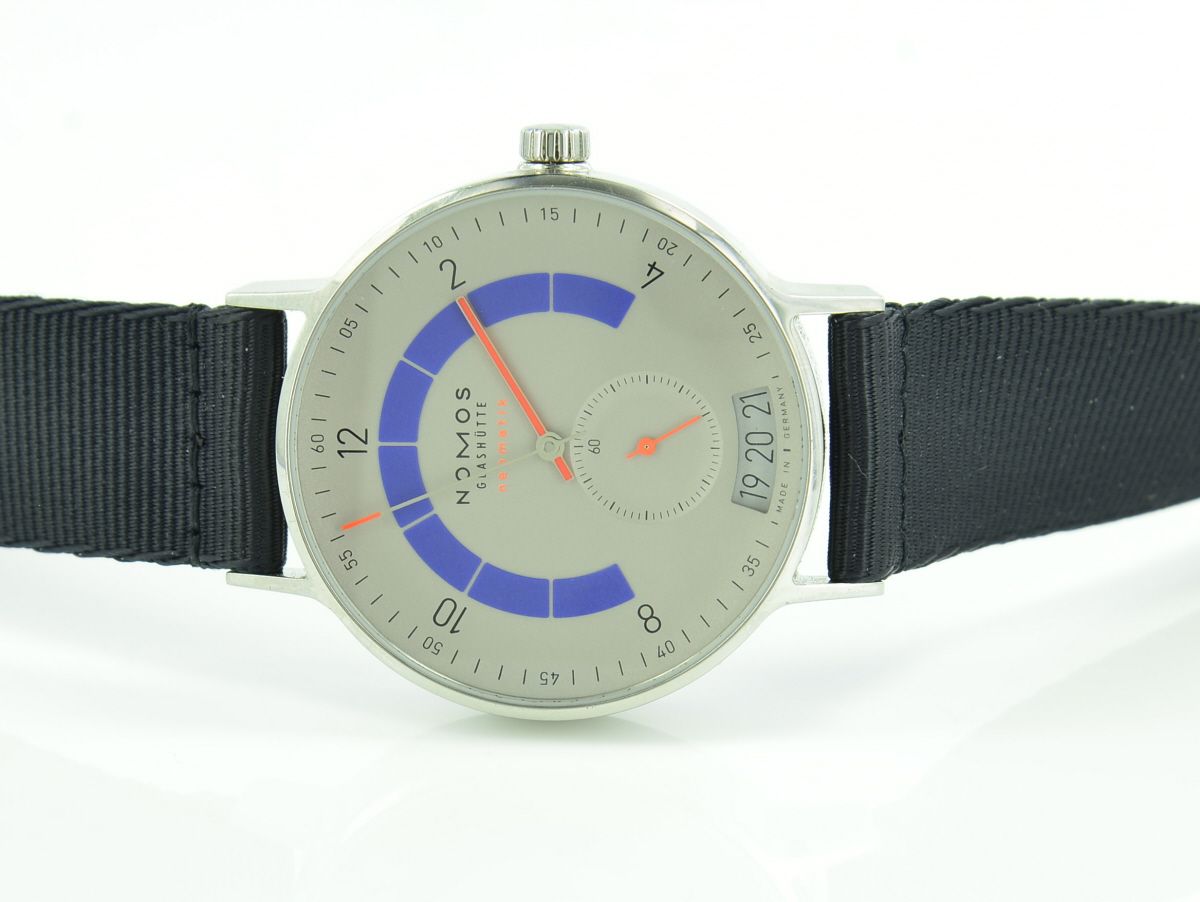 Nomos Autobahn neomatik 41 Datum