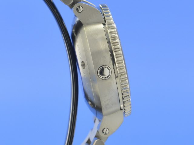 Oris Aquis Carlos Coste Limited Edition