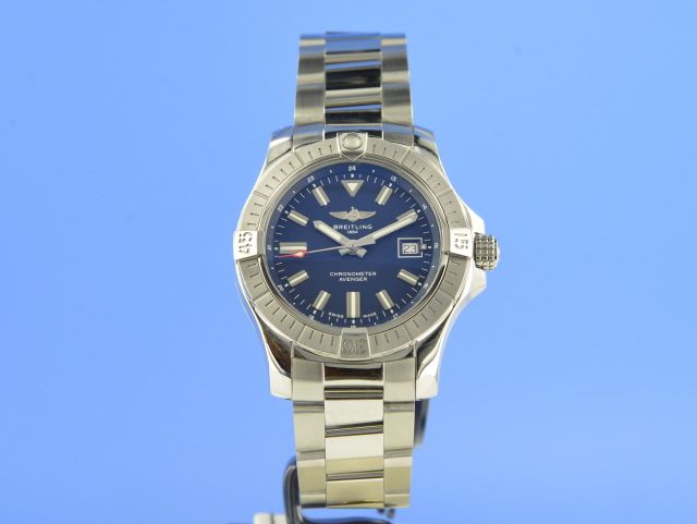 Breitling Avenger 43 mm Blue Dial 2022
