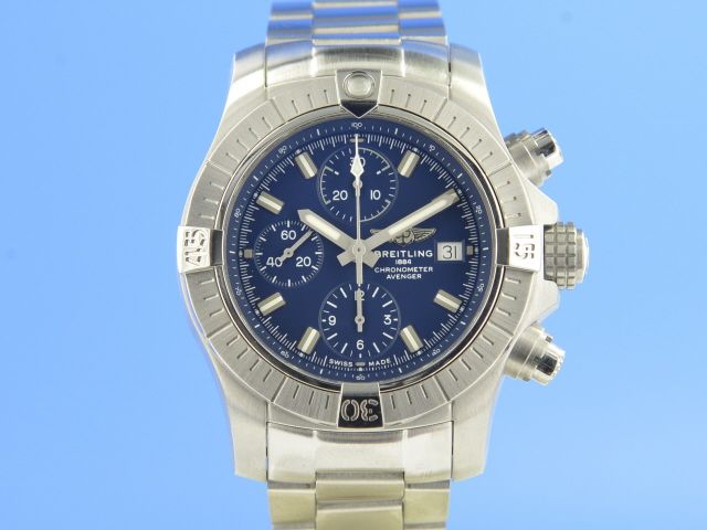 Breitling Avenger Chronograph 43