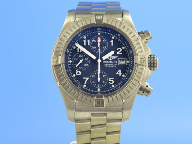 Breitling Avenger Chronograph Titan