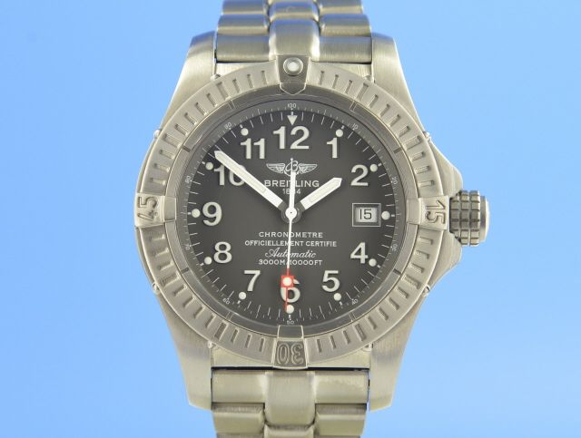 Breitling Avenger Titan
