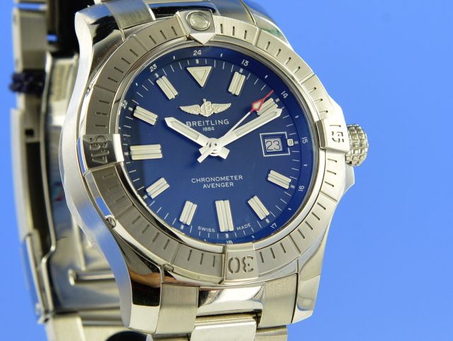 Breitling Avenger 43 mm Blue Dial 2022