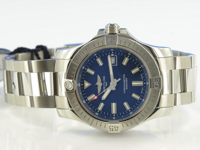Breitling Avenger 43 mm Blue Dial 2022