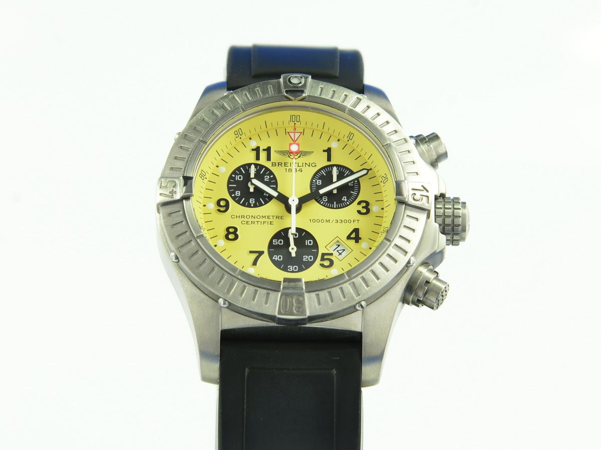 Breitling Avenger Chrono Avenger M1 Titan