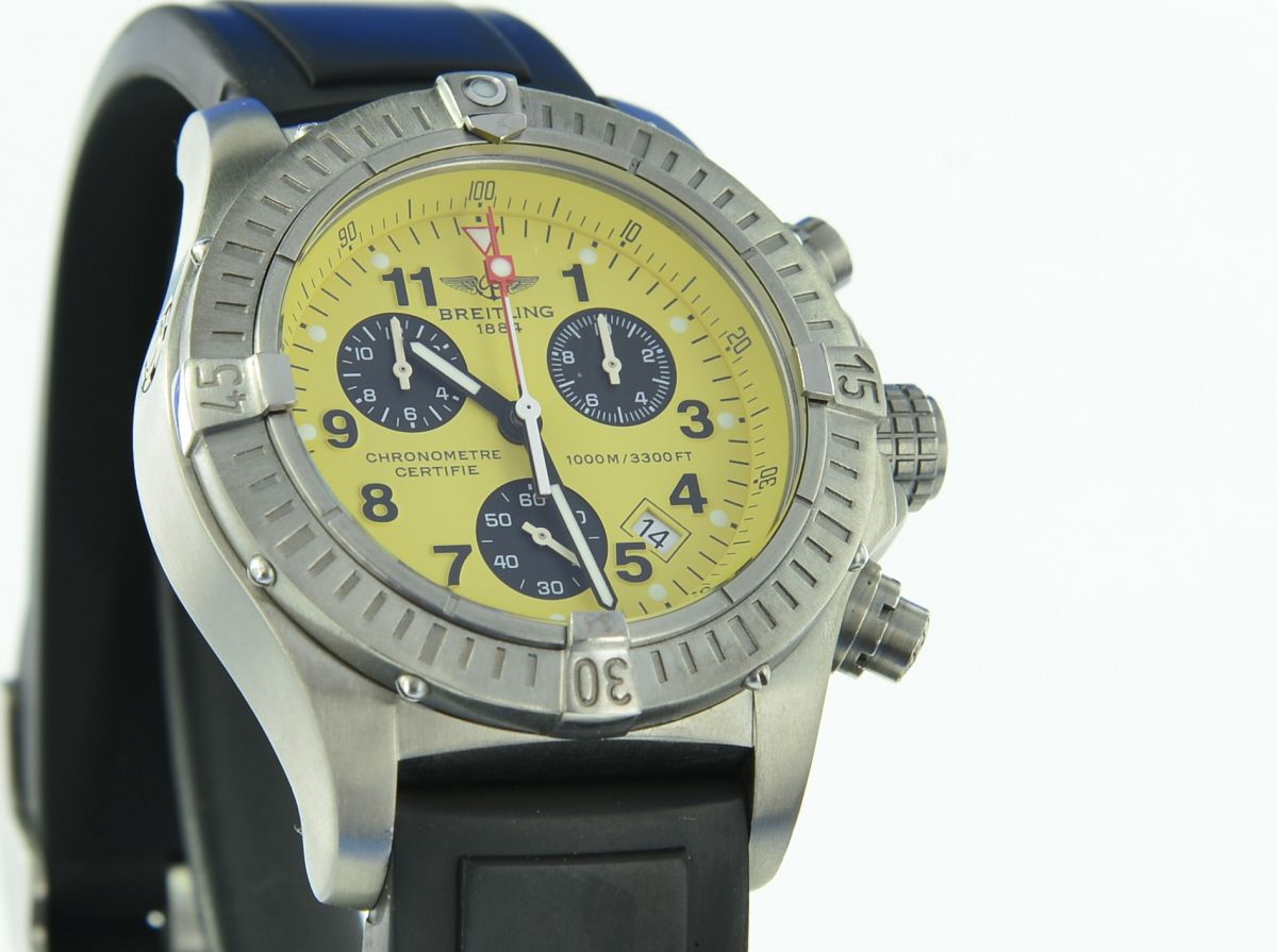 Breitling Avenger Chrono Avenger M1 Titan