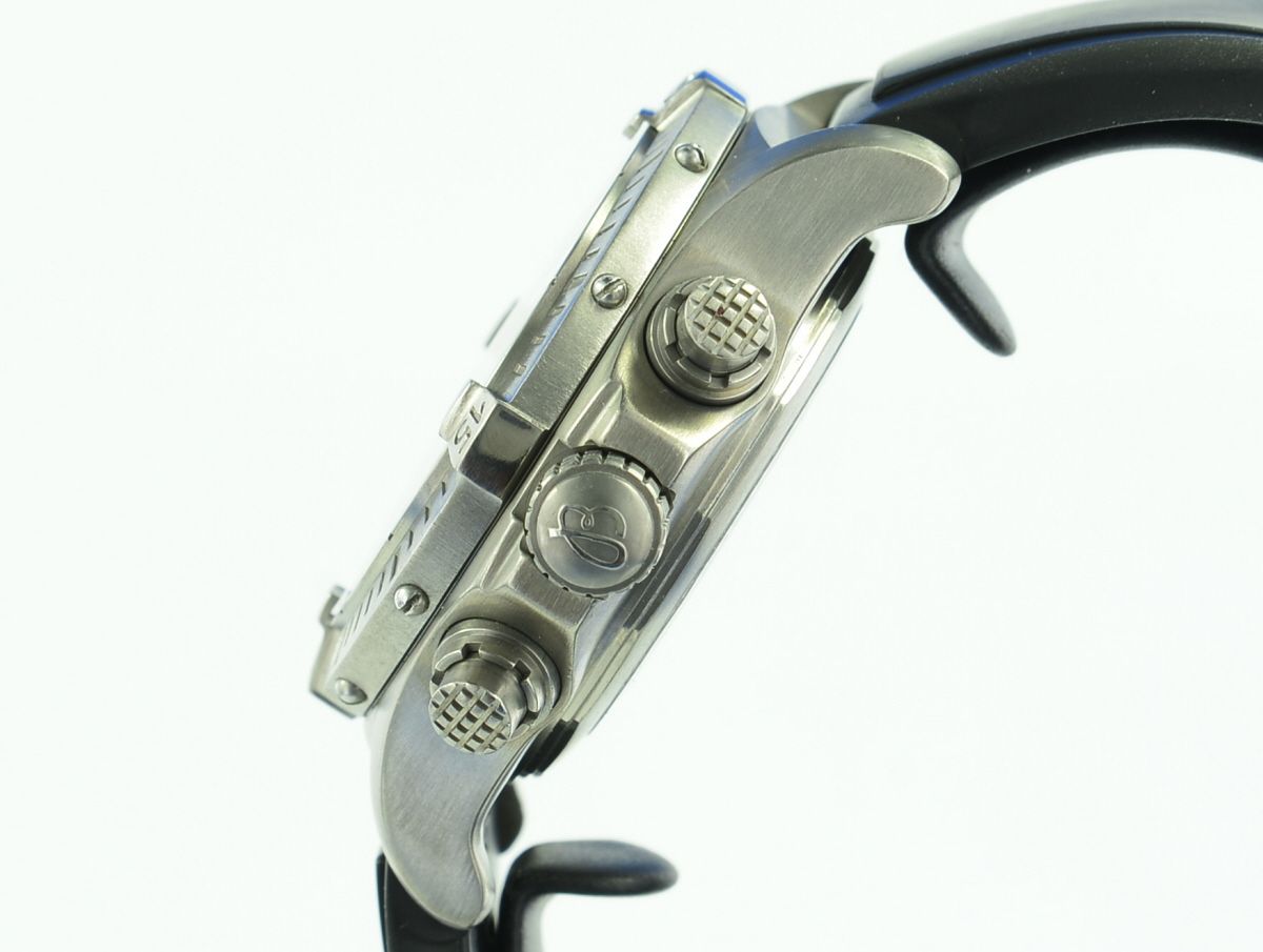 Breitling Avenger Chrono Avenger M1 Titan