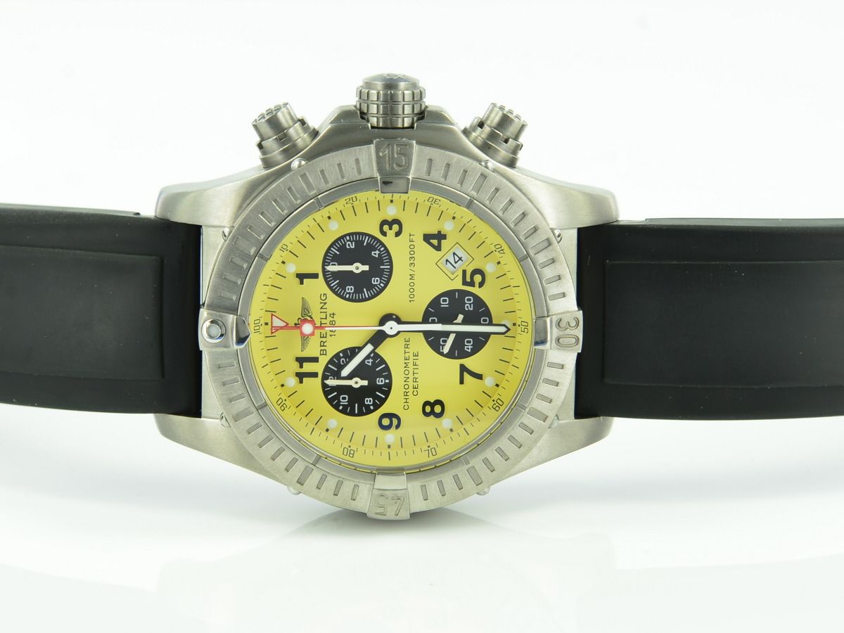 Breitling Avenger Chrono Avenger M1 Titan