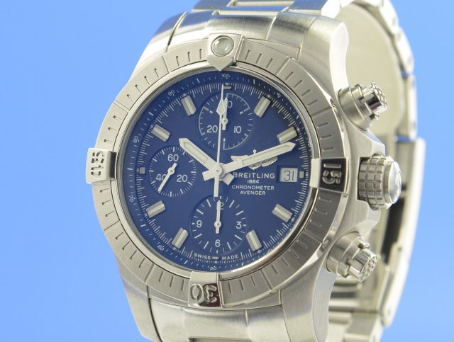 Breitling Avenger Chronograph 43