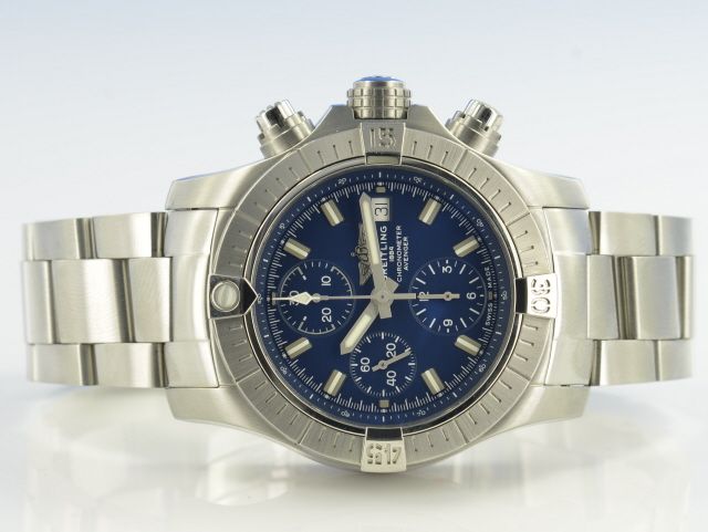 Breitling Avenger Chronograph 43