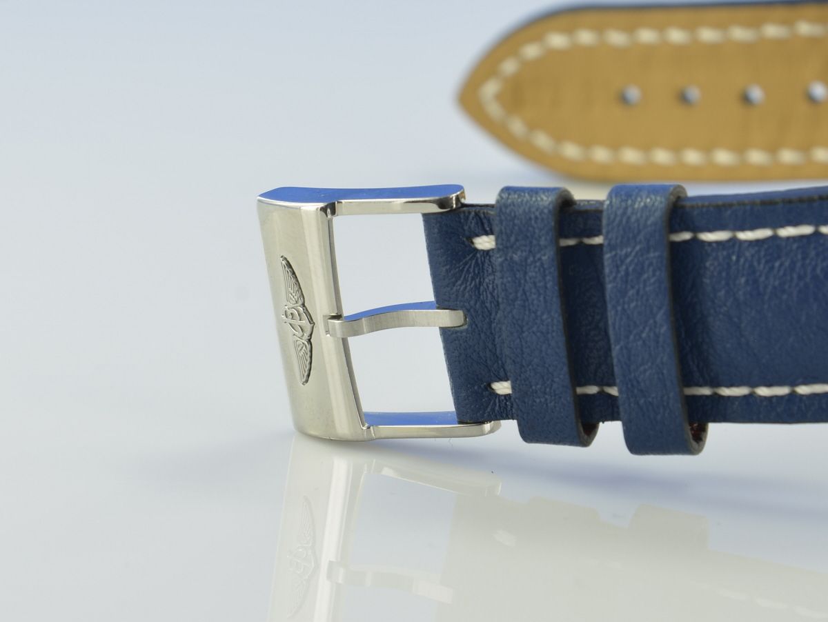 Breitling Avenger Chronograph Titan Chronometer