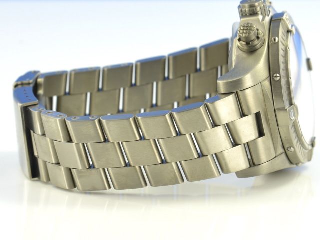 Breitling Avenger Chronograph Titan