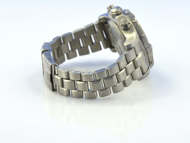 Breitling Avenger Chronograph Titan