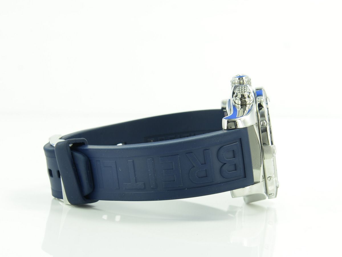 Breitling Avenger Skyland Chronograph A13380