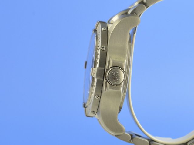 Breitling Avenger Titan