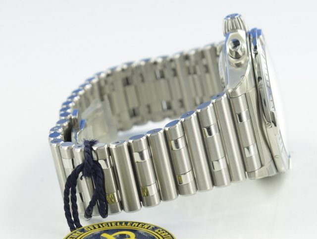 Breitling Chronomat B01 42 - Red Arrows - Limited Edition