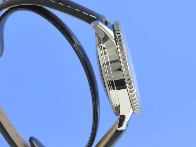 Breitling Navitimer World