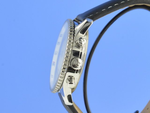 Breitling Navitimer World