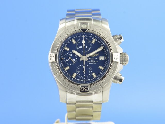 Breitling Avenger Chronograph 43