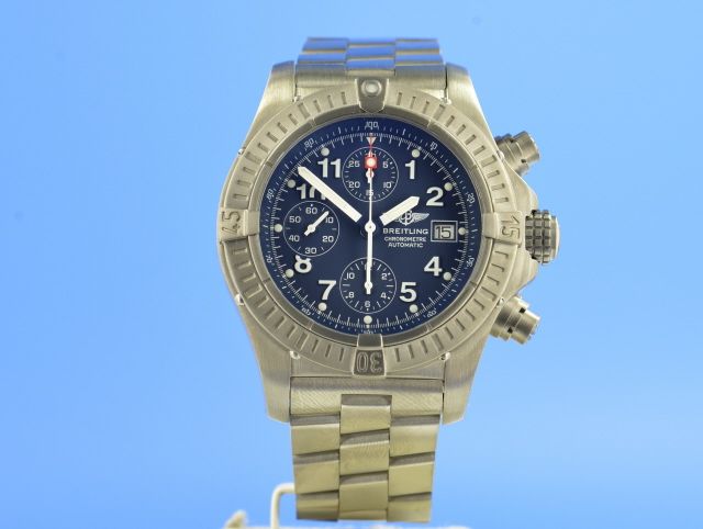 Breitling Avenger Chronograph Titan
