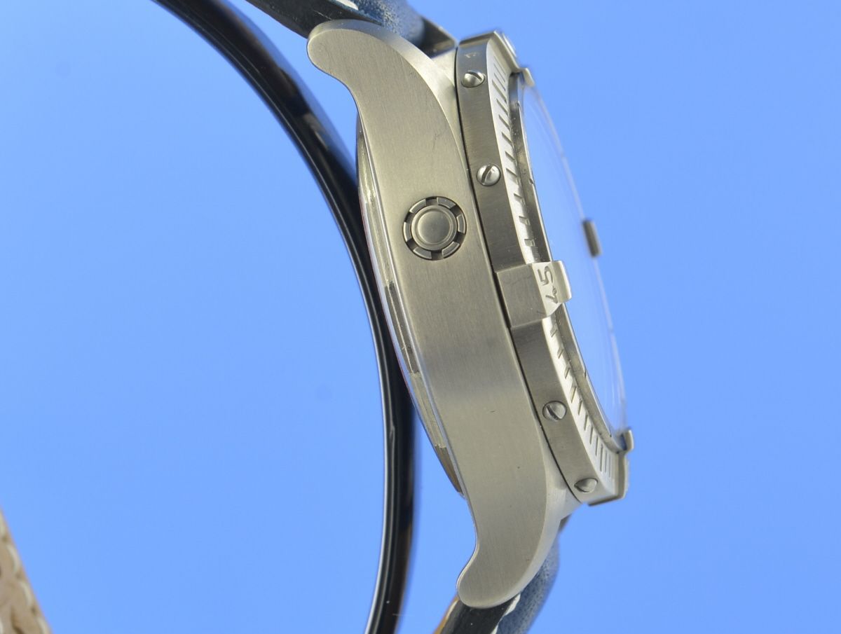 Breitling Avenger Chronograph Titan Chronometer