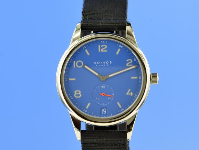 Nomos Club Datum Signal Blau