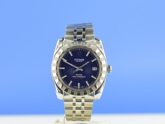 Tudor Classic Date