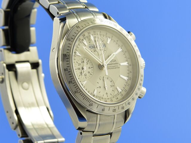 Omega Speedmaster Day Date 40mm Chronometer