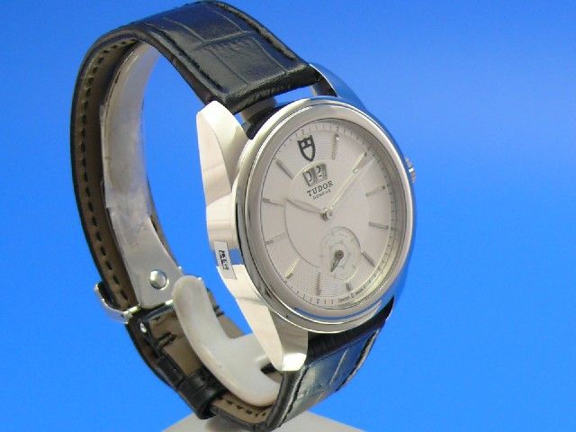 Tudor Glamour Double Date