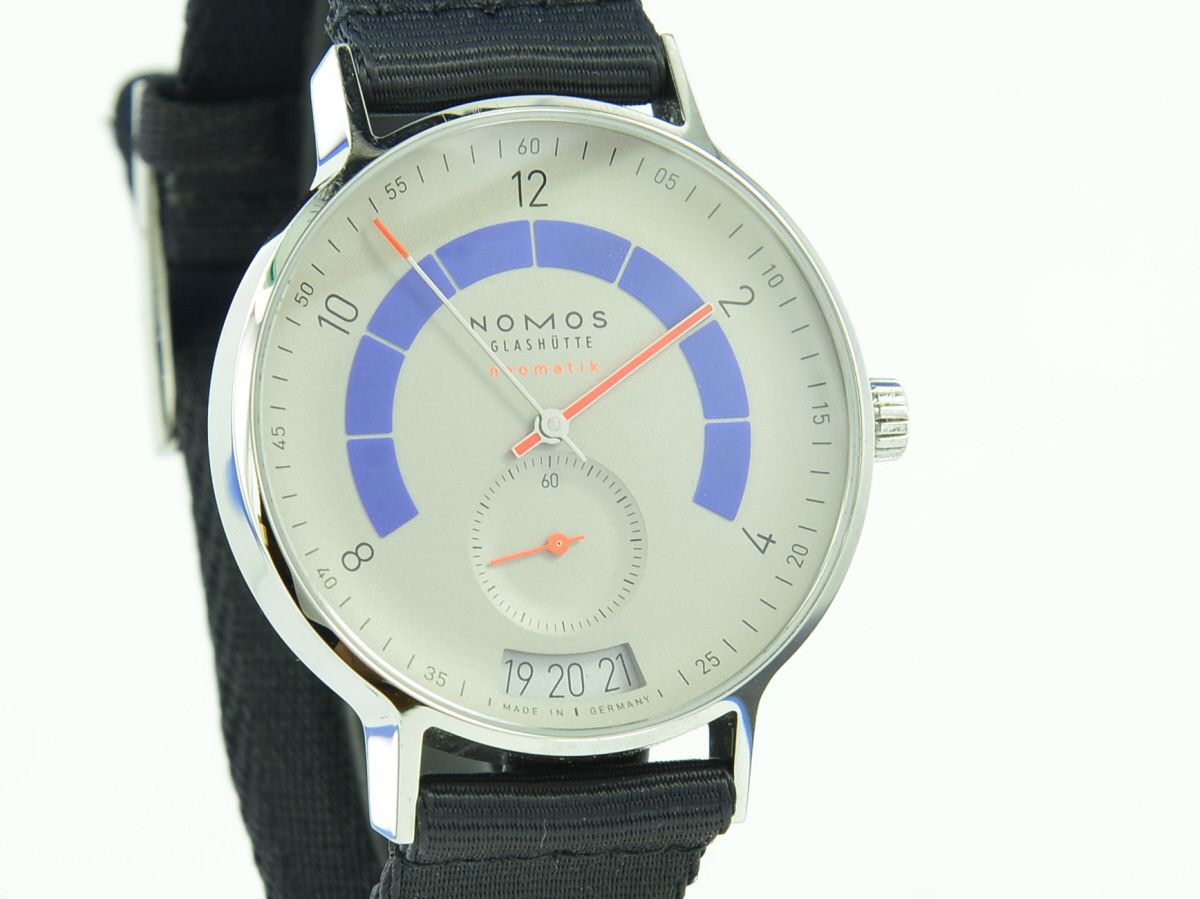 Nomos Autobahn neomatik 41 Datum