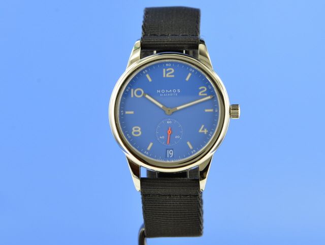 Nomos Club Datum Signal Blau