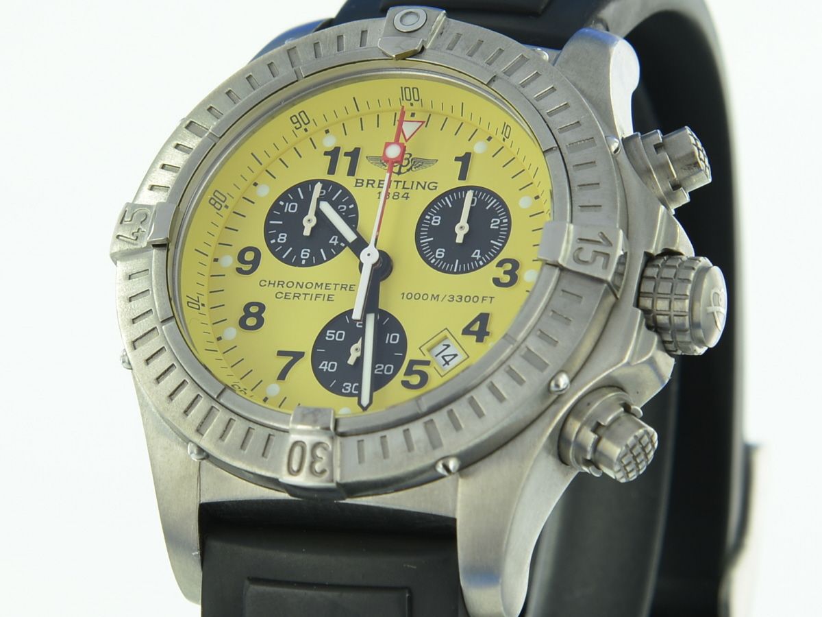 Breitling Avenger Chrono Avenger M1 Titan
