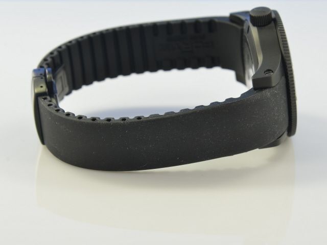 Fortis B-42 Black Edition Carbon Dial