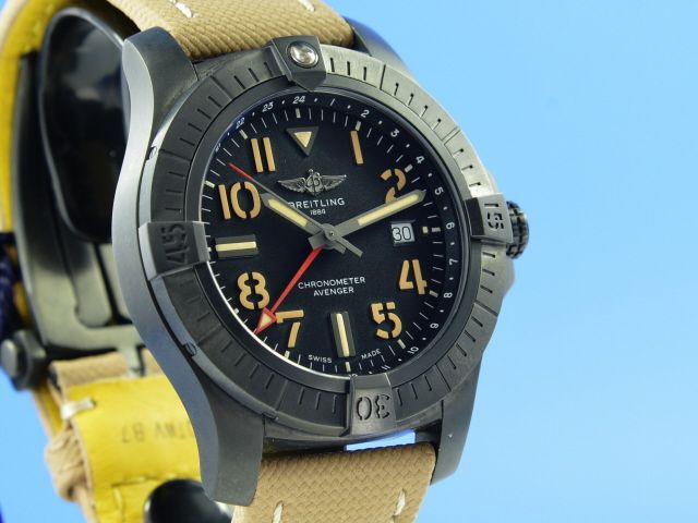 Breitling Avenger Automatic Gmt 45 Night Mission Faltschliee