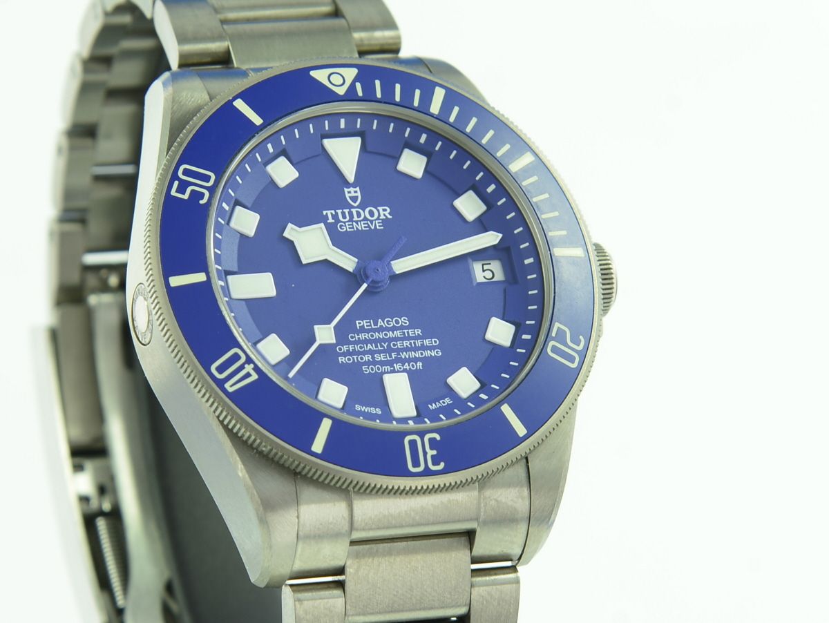 TUDOR Pelagos blaues Zifferblatt Herrenuhr Titan Armband
