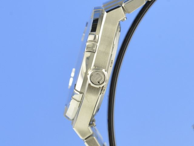 Maurice Lacroix Aikon Automatic 42mm