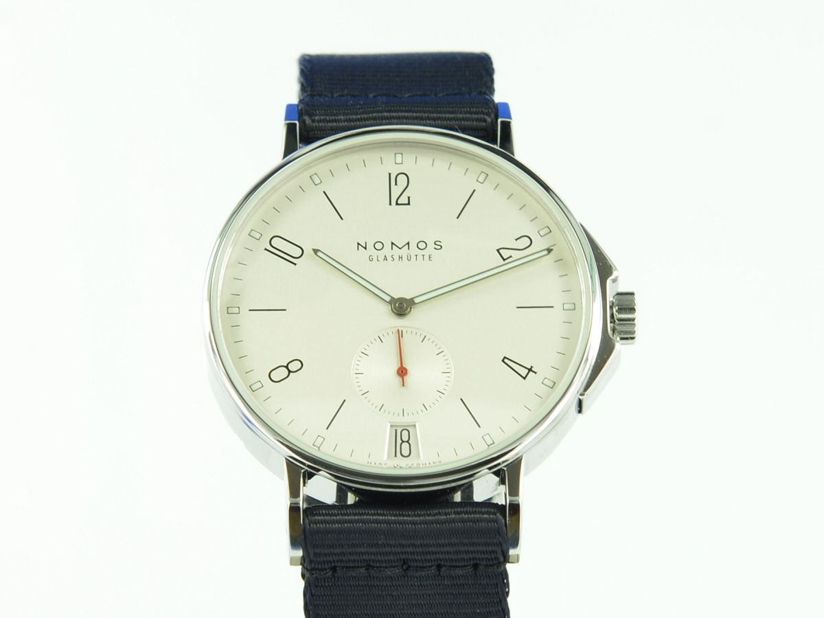 NOMOS Glashtte Ahoi Datum Glasboden