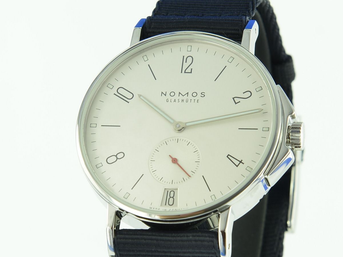 NOMOS Glashtte Ahoi Datum Glasboden