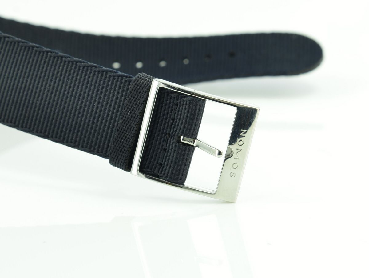 NOMOS Glashtte Ahoi Datum Glasboden